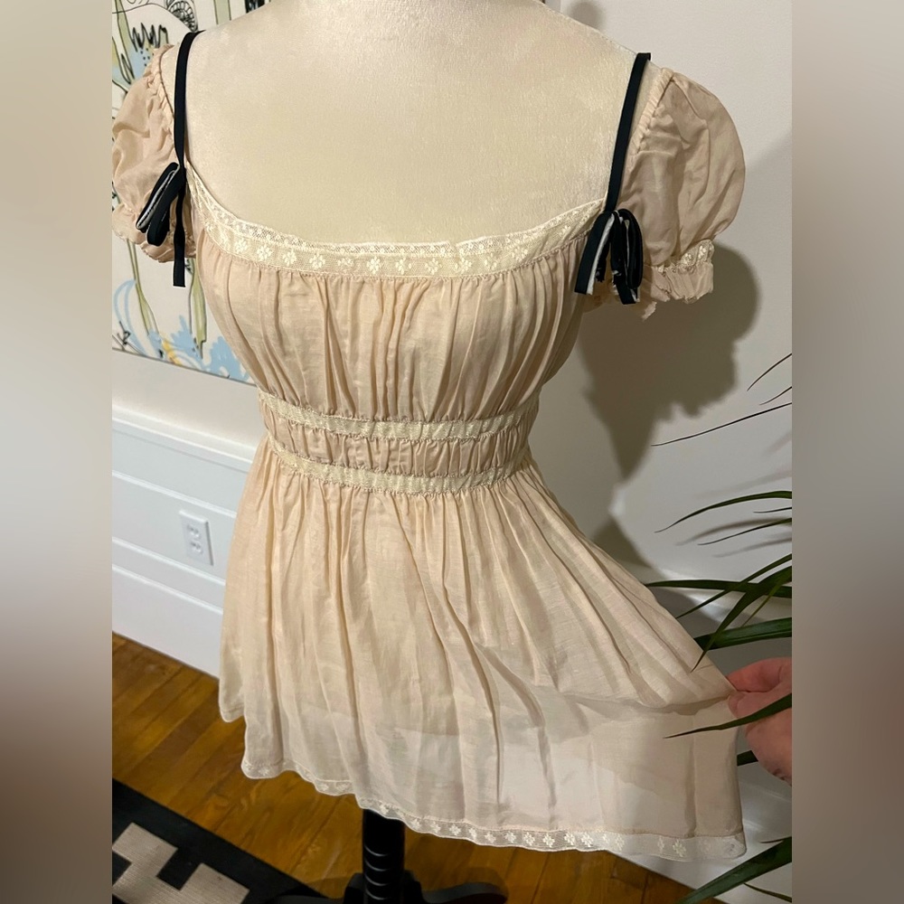 Beautiful delicate Robert Rodriguez top